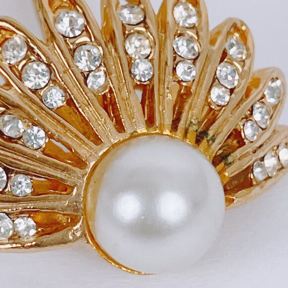 Vintage 1960s Rhinestone Faux Pearl Floral Brooch Mid Century Romantic Gold Tone - Picture 4 of 10